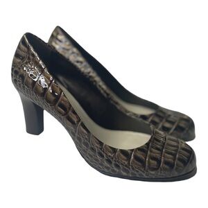 Liz Claiborne New York Johnnie Brown Patent Leather Heels